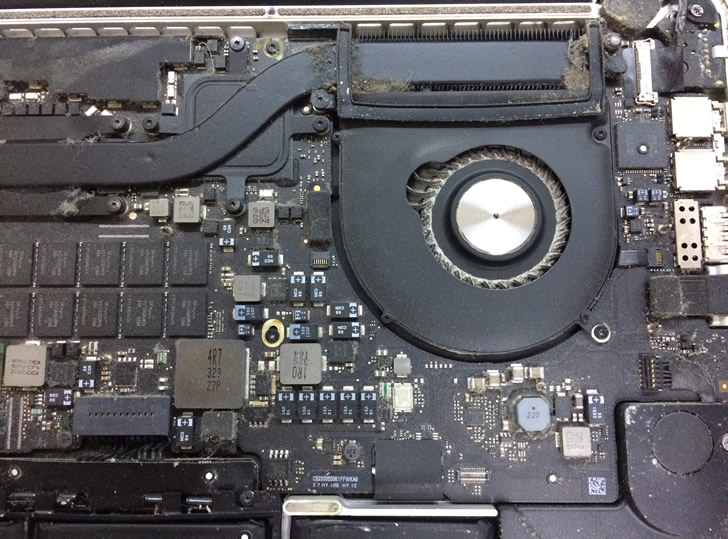 Чистка от пыли MacBook Pro 